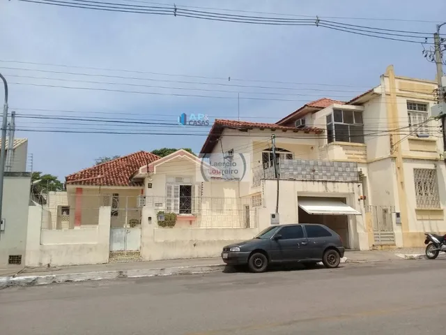 Imagem: A casa possui 5 Dormitórios, 5 Suítes, 8 Banheiros, 8 Vagas