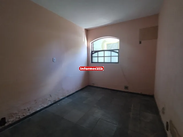 Imagem: Casa Independente, Frente de Rua, Precisando