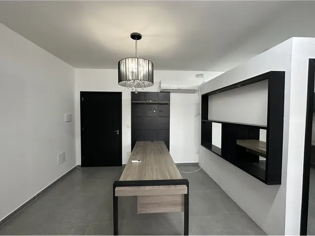 Imagem 4: Sala Comercial Sala comercial com venda por R$450.000
