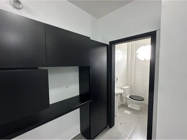 Imagem 7: Sala Comercial Sala comercial com venda por R$450.000