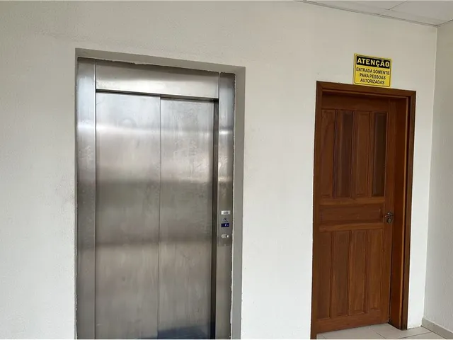 Imagem 9: Sala Comercial Sala comercial com venda por R$450.000