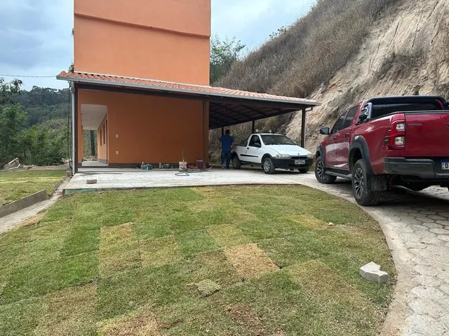 Imagem 5: Casa Espaçosa com 3 Quartos e 5 Vagas de Garagem, Disponível para Locação no Bai
