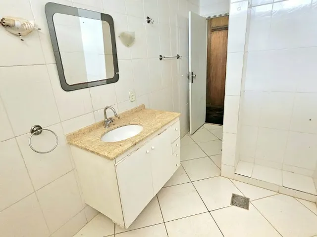 Imagem 2: Sqs 111 Bloco a - Locação Apartamento 04 Quartos, Uma Suíte com Closet, 02 Vagas
