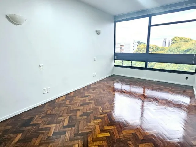Imagem 9: Sqs 111 Bloco a - Locação Apartamento 04 Quartos, Uma Suíte com Closet, 02 Vagas