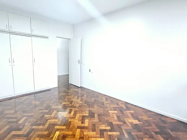 Imagem 8: Sqs 111 Bloco a - Locação Apartamento 04 Quartos, Uma Suíte com Closet, 02 Vagas