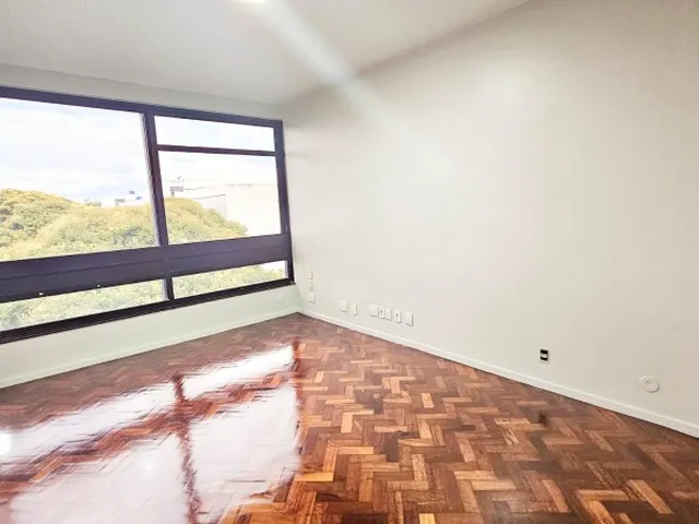 Imagem 7: Sqs 111 Bloco a - Locação Apartamento 04 Quartos, Uma Suíte com Closet, 02 Vagas