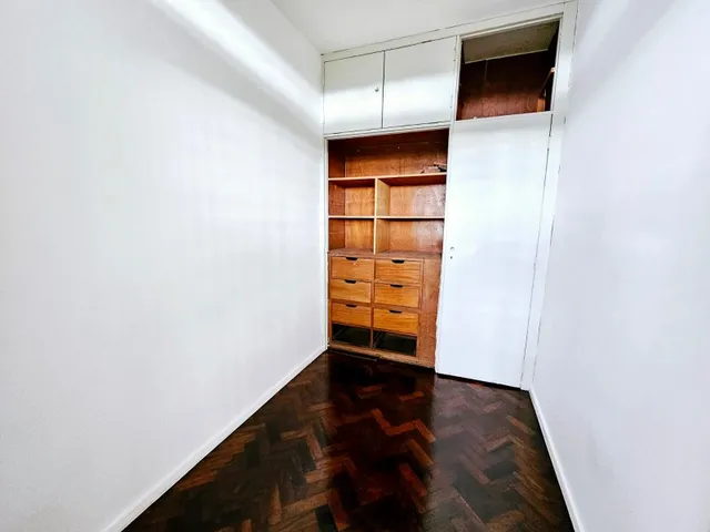 Imagem 5: Sqs 111 Bloco a - Locação Apartamento 04 Quartos, Uma Suíte com Closet, 02 Vagas