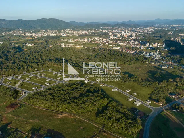 Imagem: Terreno à venda no bairro Tiroleses em