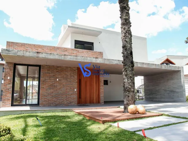 Imagem: A casa possui 4 Dormitórios, 4 Suítes, 5 Banheiros, 3