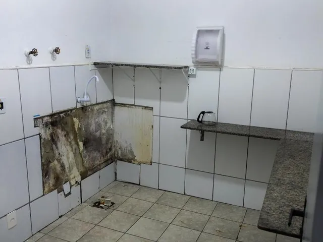 Imagem 6: Galpão Comercial no Carianos - Frente Base Área
