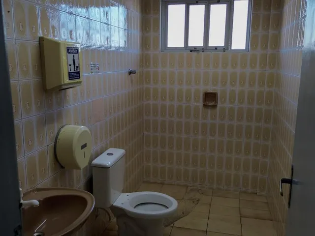 Imagem 8: Galpão Comercial no Carianos - Frente Base Área