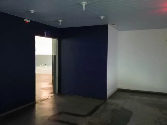 Imagem 12: Galpão Comercial no Carianos - Frente Base Área