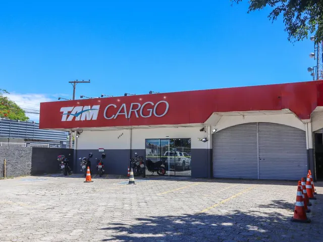 Imagem 14: Galpão Comercial no Carianos - Frente Base Área