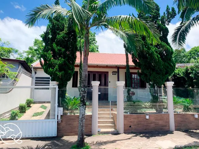 Imagem: Casa com 5 Dormitorio(S) Localizado(A) no