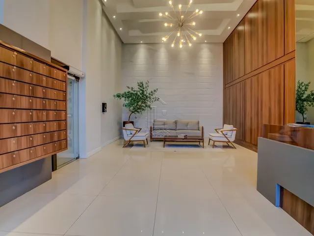 Imagem: O apartamento possui 5 Dormitórios, 1 Suíte, 1 Banheiro,