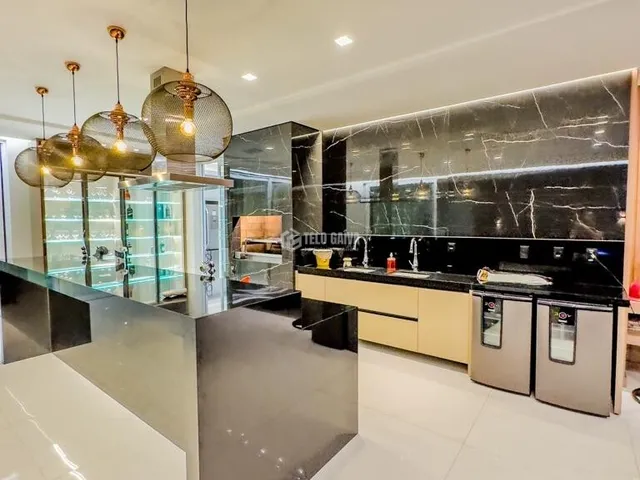 Imagem: A casa em condomínio possui 4 Dormitórios, 4 Suítes, 6