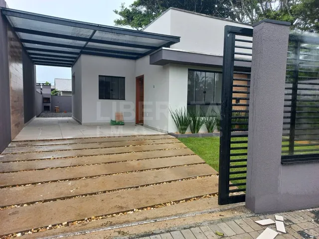 Imagem: A casa possui 2 Dormitórios, 1 Suíte, 2 Banheiros, 1 Vaga