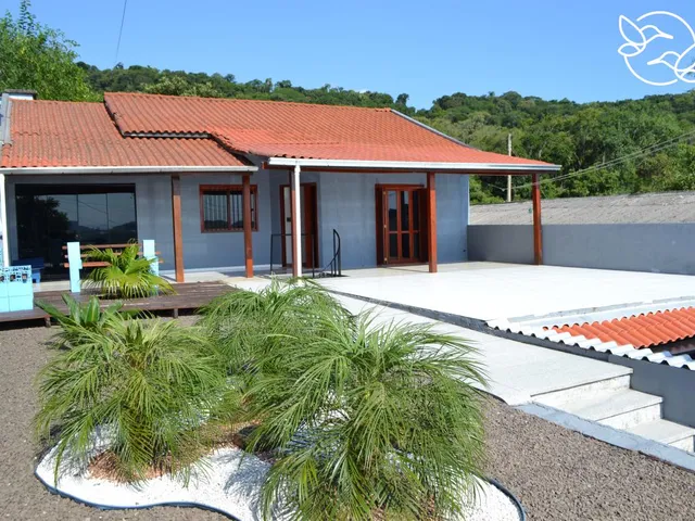 Imagem: A casa possui 2 Dormitórios, 1 Banheiro, 300m² de Área