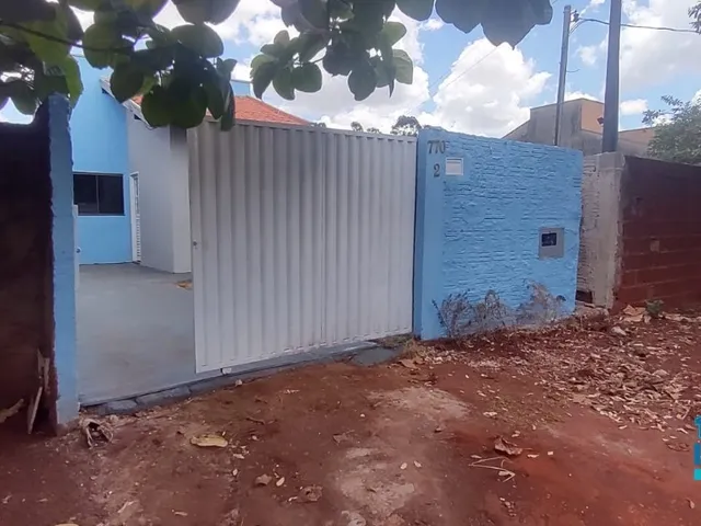 Imagem: A casa possui 2 Dormitórios, 1 Vaga na garagem e está