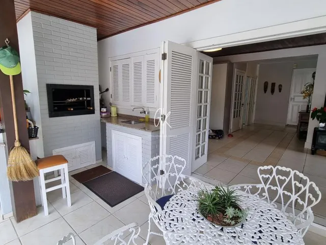 Imagem: Linda Casa 05 Dormitórios, Sendo 01 Suíte