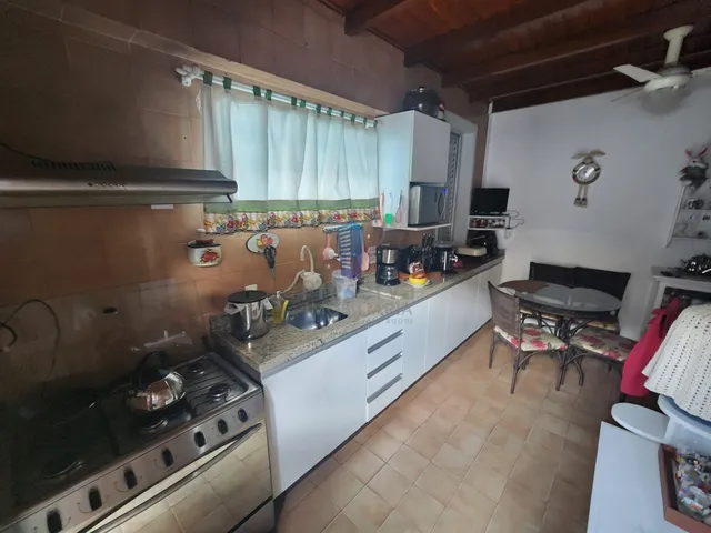 Imagem 7: Ampla casa, sozinha no terreno, bem arejada e ventilada, no centro de Itajaí