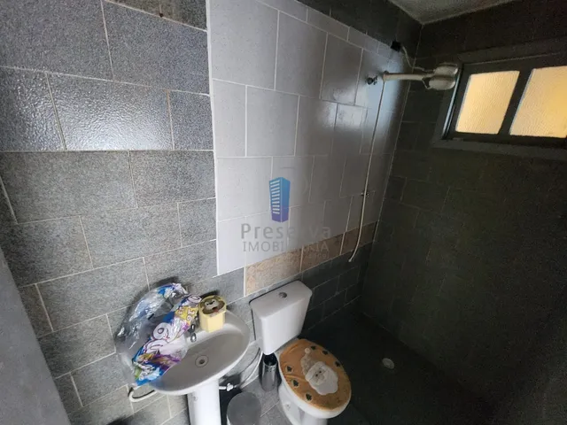 Imagem 2: Ampla casa, sozinha no terreno, bem arejada e ventilada, no centro de Itajaí