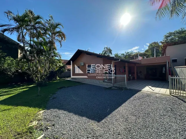 Imagem: Casa à venda com 3 dormitórios no bairro
