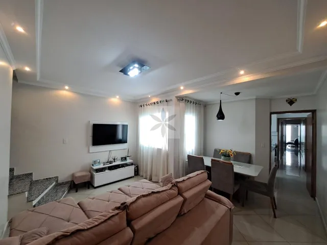 Imagem: O apartamento possui 5 Dormitórios, 1 Suíte, 3 Banheiros,