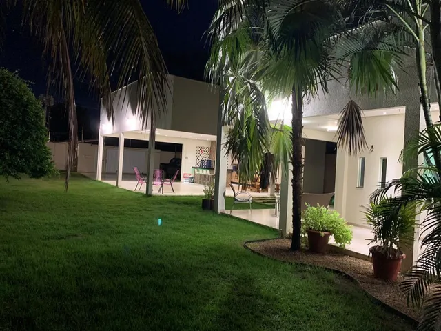 Imagem: A casa possui 4 Dormitórios, 1 Suíte, 4 Vagas na garagem,