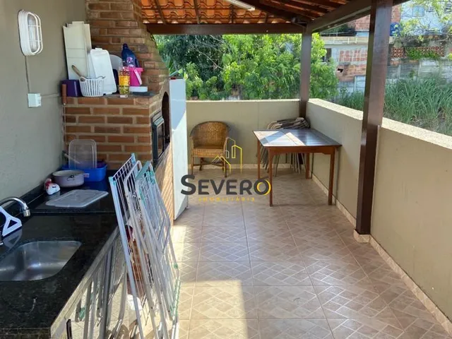 Imagem: A casa possui 3 Dormitórios, 1 Suíte, 2 Banheiros, 1 Vaga