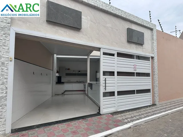 Imagem: A casa possui 3 Dormitórios, 2 Suítes, 2 Banheiros, 1
