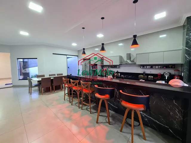 Imagem: A casa possui 3 Dormitórios, 2 Suítes, 4 Banheiros, 4