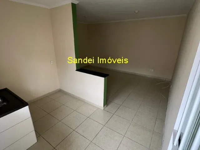 Imagem: A kitnet possui 1 Dormitório, 1 Banheiro, 1 Vaga na