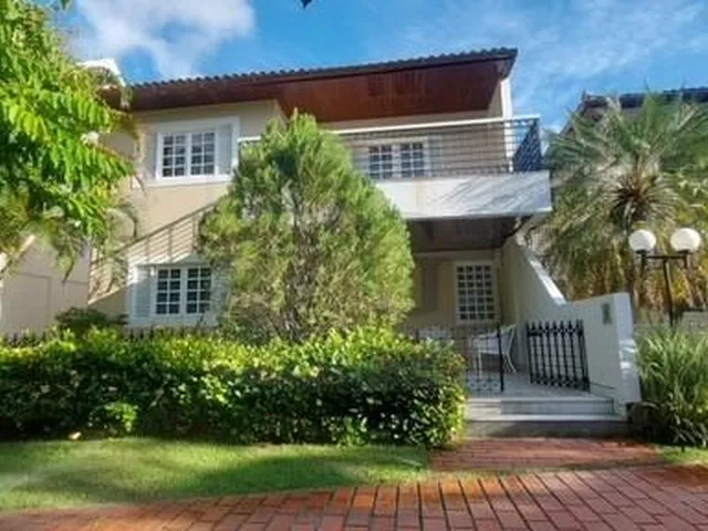 Imagem: A casa possui 3 Dormitórios, 3 Suítes, 1 Banheiro, 3