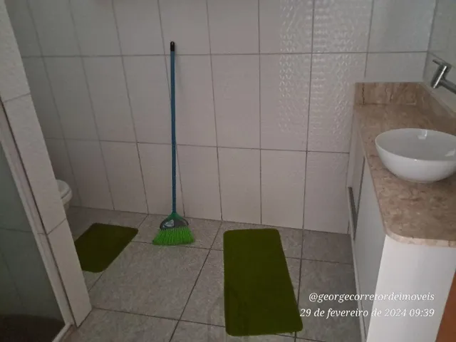 Imagem 8: Casa térrea tipo apartamento medindo 154 m² com 4/4 dormitórios, sala ampla, pé