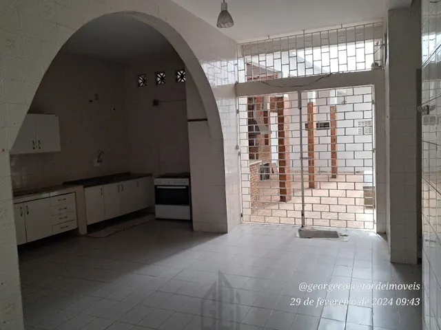 Imagem 12: Casa térrea tipo apartamento medindo 154 m² com 4/4 dormitórios, sala ampla, pé