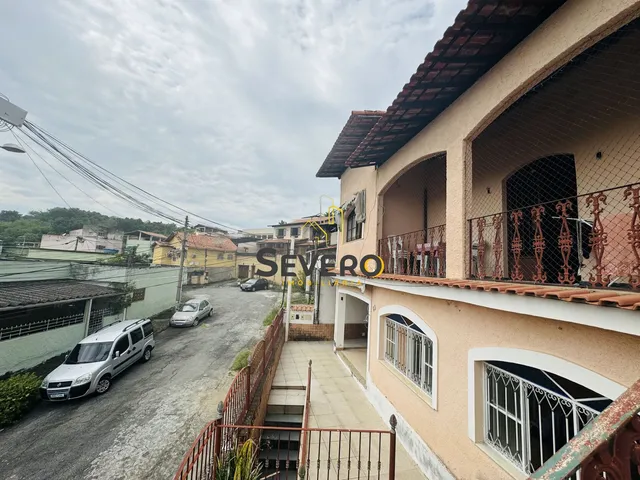 Imagem: A casa possui 4 Dormitórios, 1 Suíte, 3 Banheiros, 2