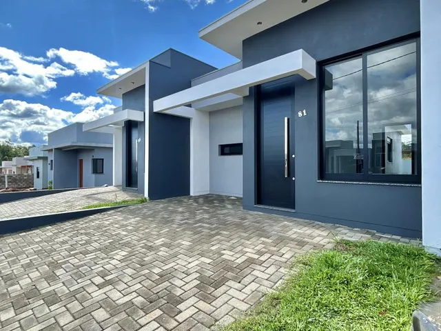 Imagem: Casa Contemporânea com Amplo Pátio em