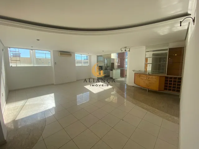 Imagem: A casa possui 3 Dormitórios, 3 Suítes, 1 Banheiro, 3