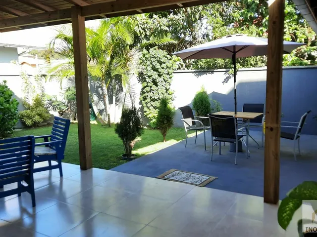 Imagem: A casa possui 5 Dormitórios, 2 Suítes, 1 Banheiro, 3