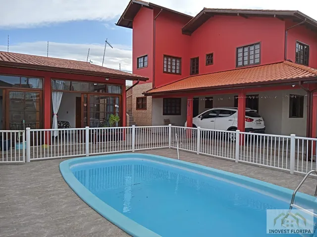 Imagem: A casa possui 6 Dormitórios, 4 Banheiros, 6 Vagas na
