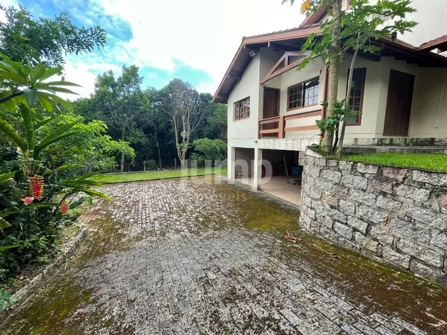 Imagem: Casa com 4 Dormitórios (3 Suítes) À Venda