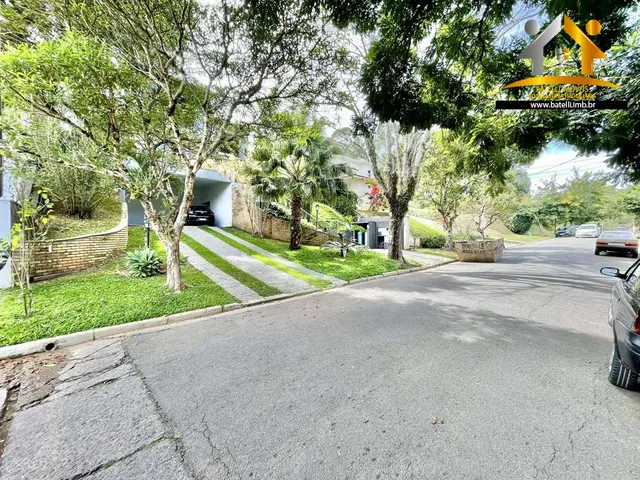 Imagem: A casa possui 4 Dormitórios, 2 Suítes, 5 Banheiros, 4