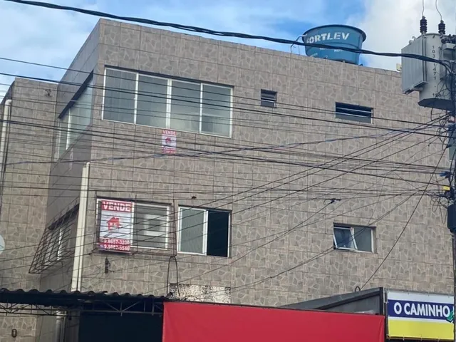 Imagem: A casa possui 6 Dormitórios, 3 Suítes, 1 Banheiro, 1 Vaga