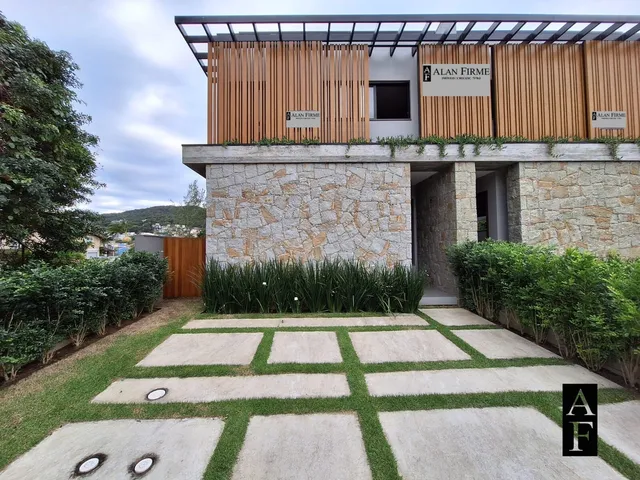 Imagem: A casa possui 3 Dormitórios, 3 Suítes, 3 Banheiros, 2