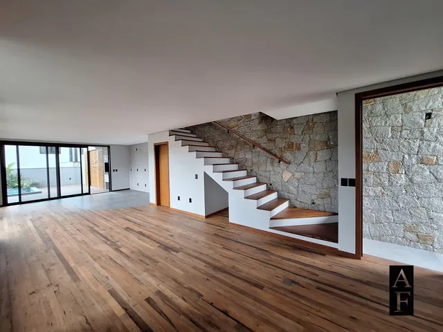 Imagem 3: Casa Alto Padrão com 3 Suítes em Bairro Panorâmico
