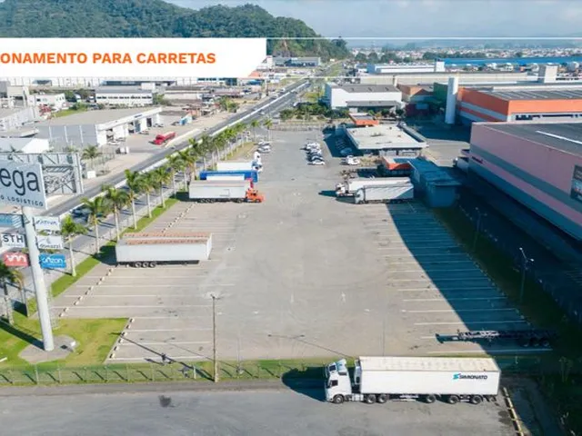Imagem 6: Módulo em Condomínio Logístico para Locação em Itajaí-SC, com docas e niveladoras