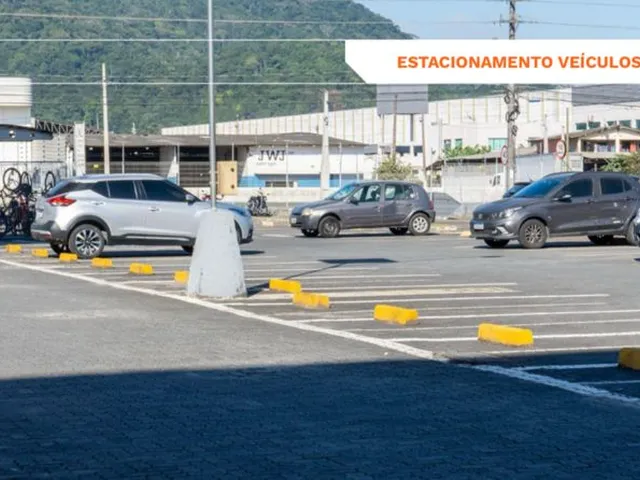 Imagem 16: Módulo em Condomínio Logístico para Locação em Itajaí-SC, com docas e niveladoras