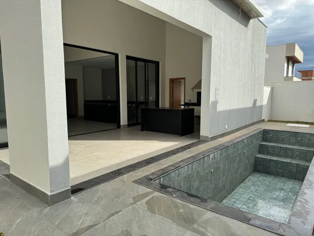Imagem 6: Casa de luxo em condomínio à venda em Uberlândia-MG, Granja Marileusa: 4 quartos, 3