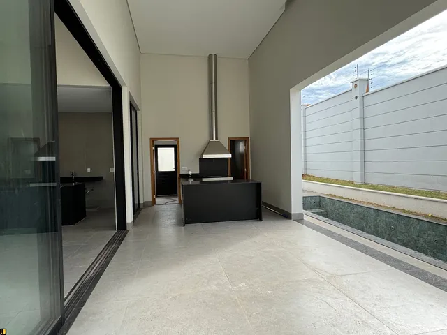 Imagem 2: Casa de luxo em condomínio à venda em Uberlândia-MG, Granja Marileusa: 4 quartos, 3